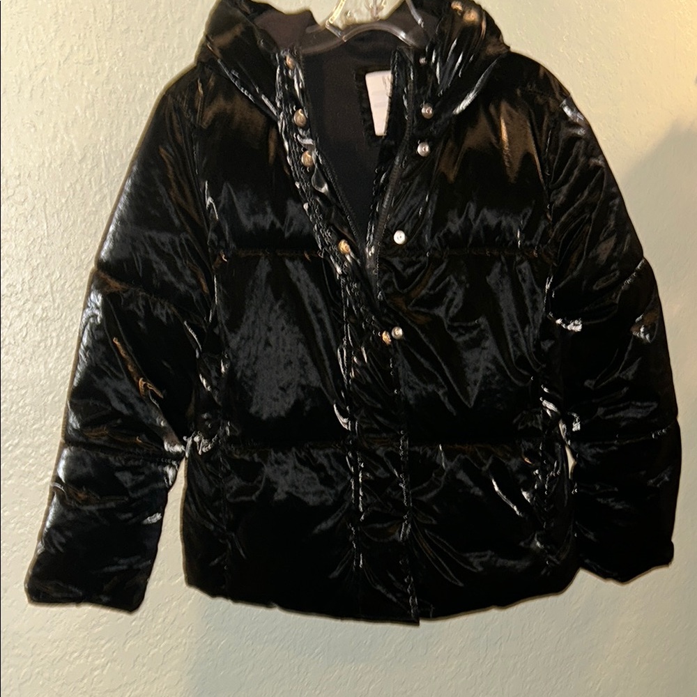 GAP Black Puffer Jacket with Fitted Design